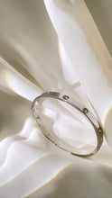 Load image into Gallery viewer, SLIVER LOVE BRACELET